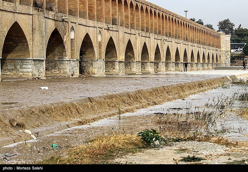 اندر حکایت خشکی “زاینده رود”؛ فرونشست و آلودگی هوا