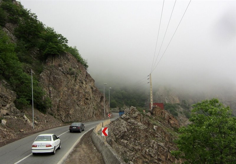 باران و مه گرفتگی در جاده های 8 استان