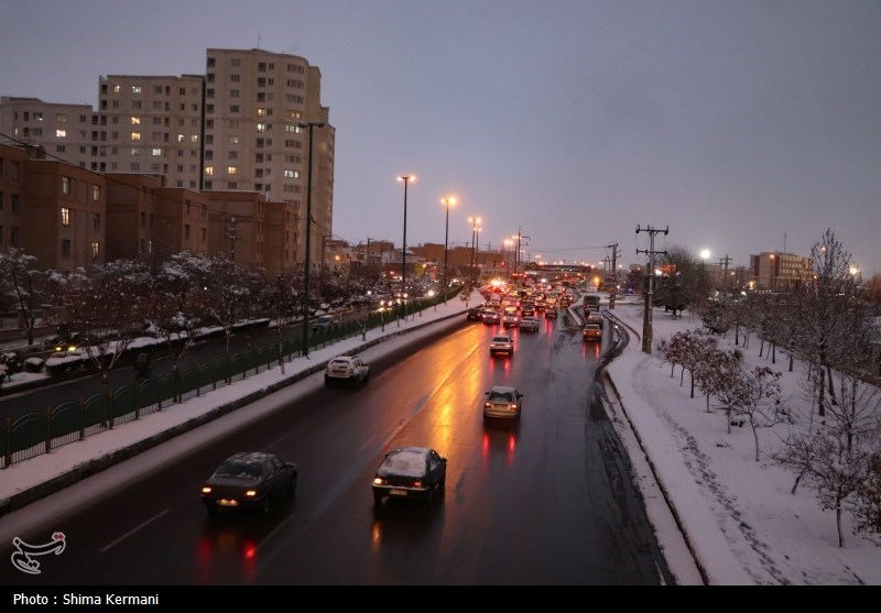 بارش برف و باران ترافیک صبحگاهی تهران را سنگین تر کرد