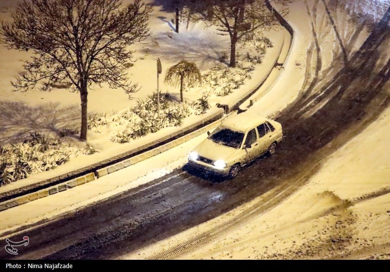 برف و باران در جاده های 14 استان