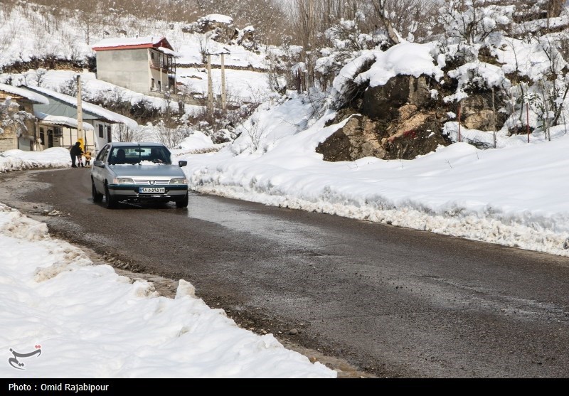 ترافیک سنگین در چالوس/بارش برف و باران در جاده های 9 استان