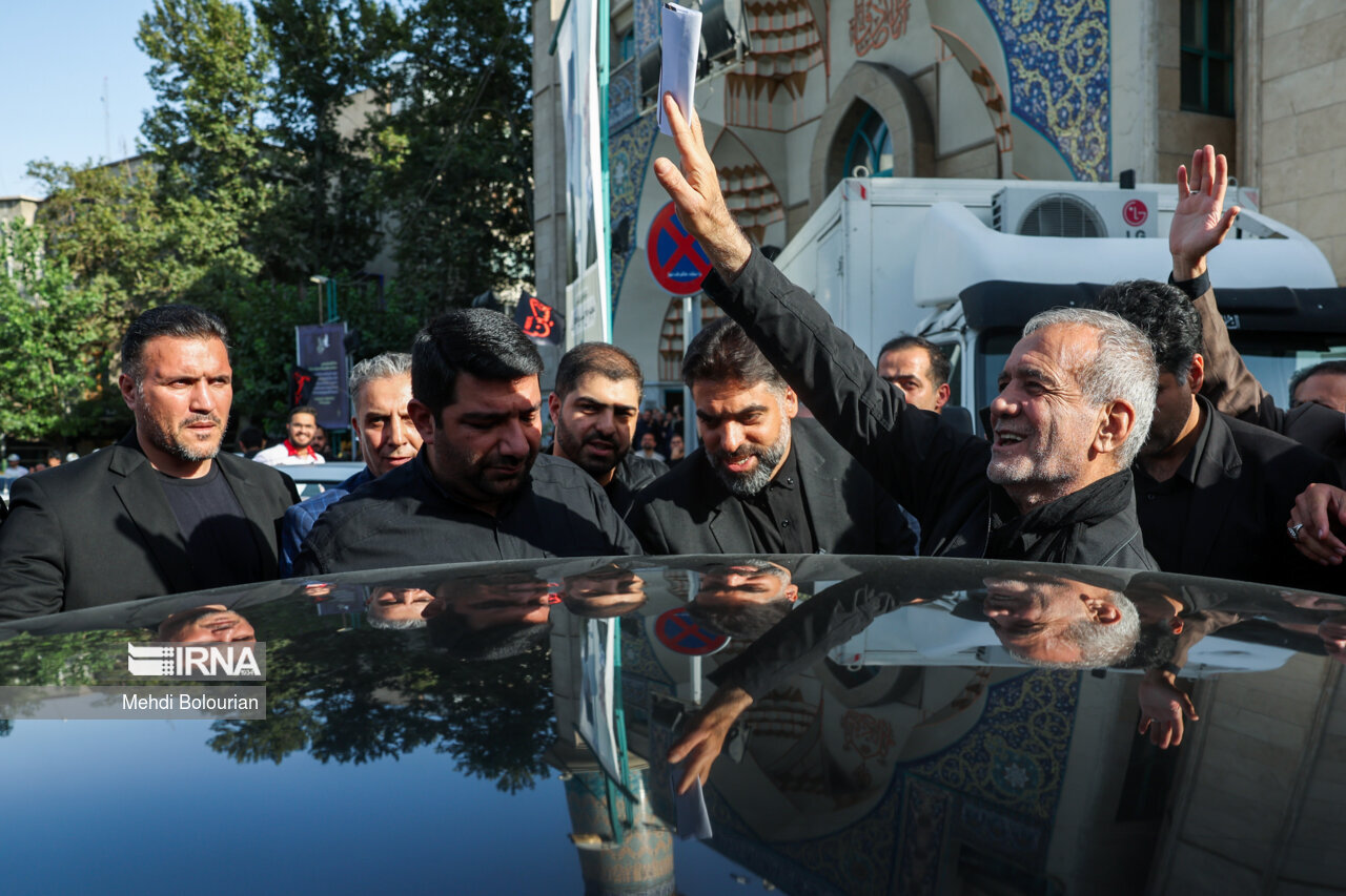 حضور مسعود پزشکیان در مراسم ترحیم برادر وزیر نفت