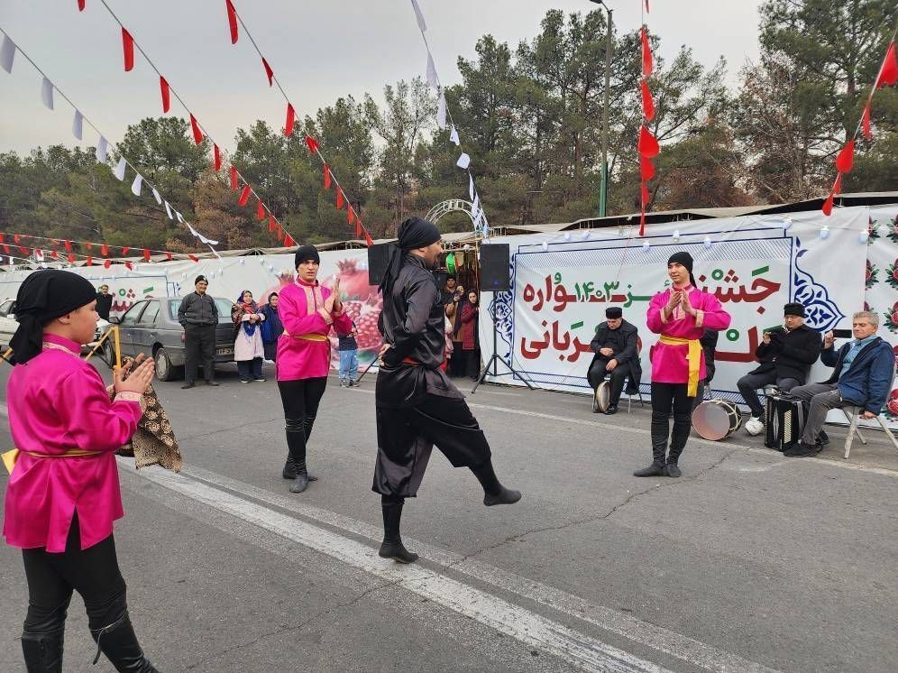 شاهنامه خوانی و نمایش کودک در «جشن یلدای مهربانی»