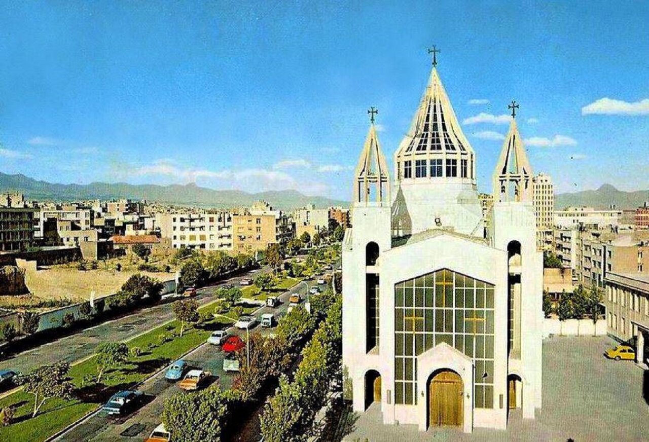 مرتفع‌ترین کلیسای آسیا در کریمخان تهران/ ساخت این کلیسا چقدر خرج برداشت؟/ مخروط نمای آن نماد چیست؟